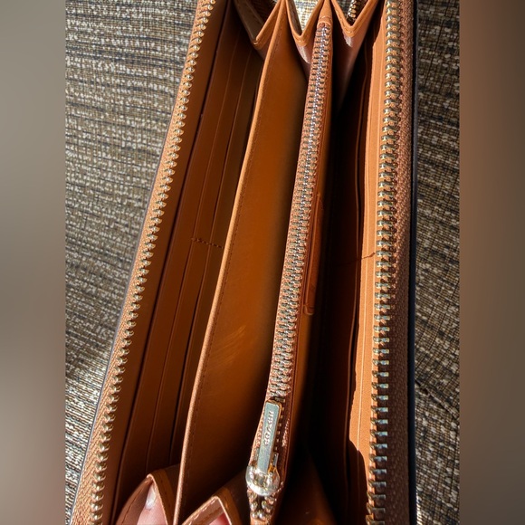 Coach x Peanuts Snoopy Patches Zip Around Accordion Wallet Wristlet - Picture 12 of 16